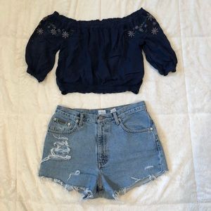 Floral off the shoulder crop top!